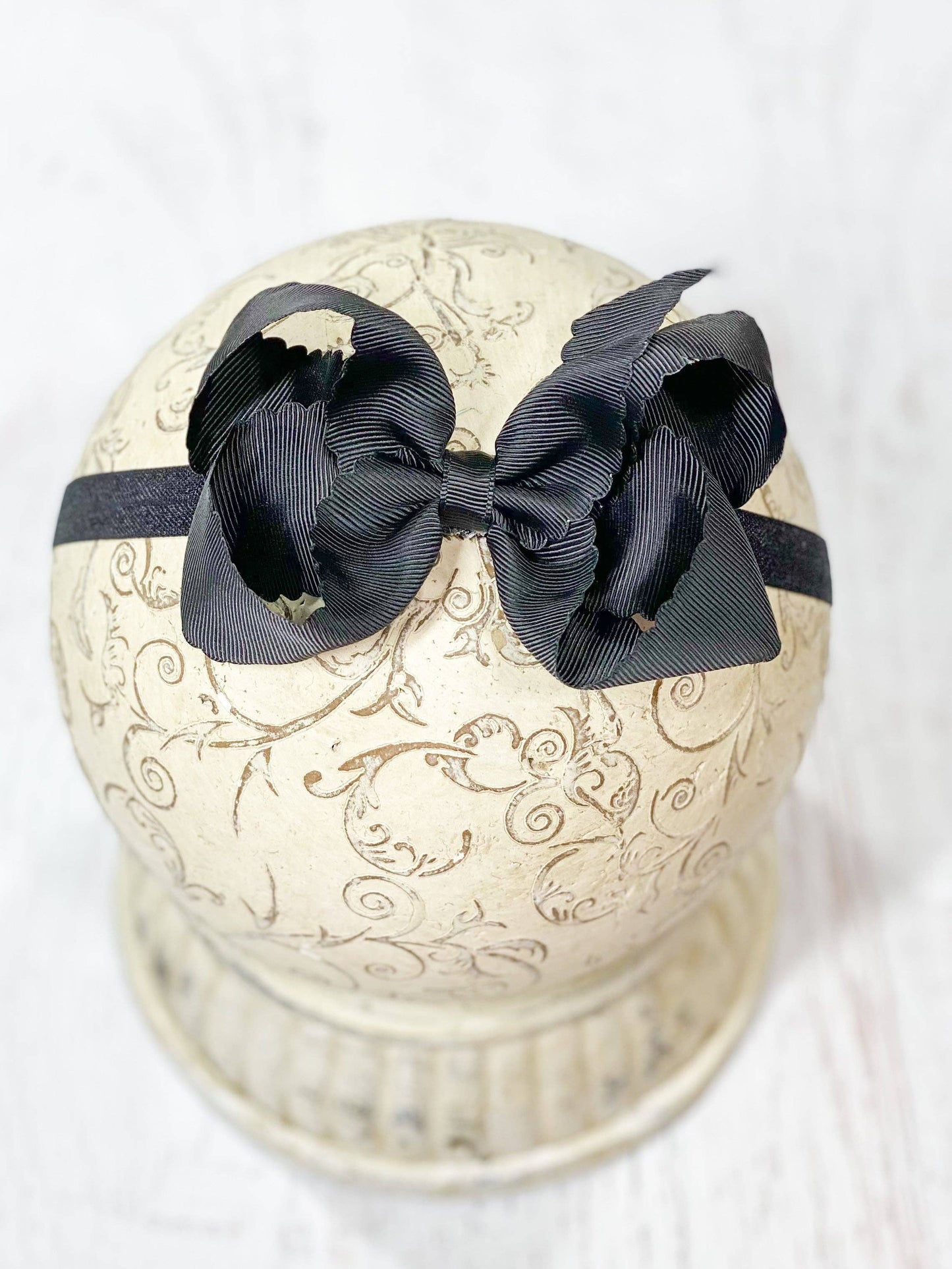 Classic Scalloped Bow - Headband - 4.5": White