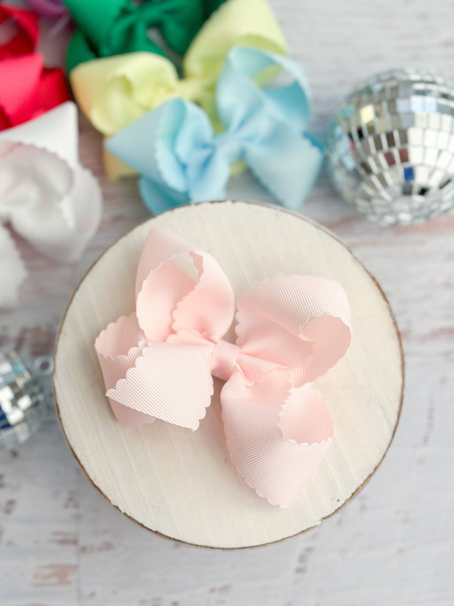 Classic Scalloped Bows - Alligator Clip - 4.5": Light Pink