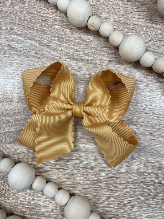 Classic Scalloped Bows - Alligator Clip - 4.5": Gold