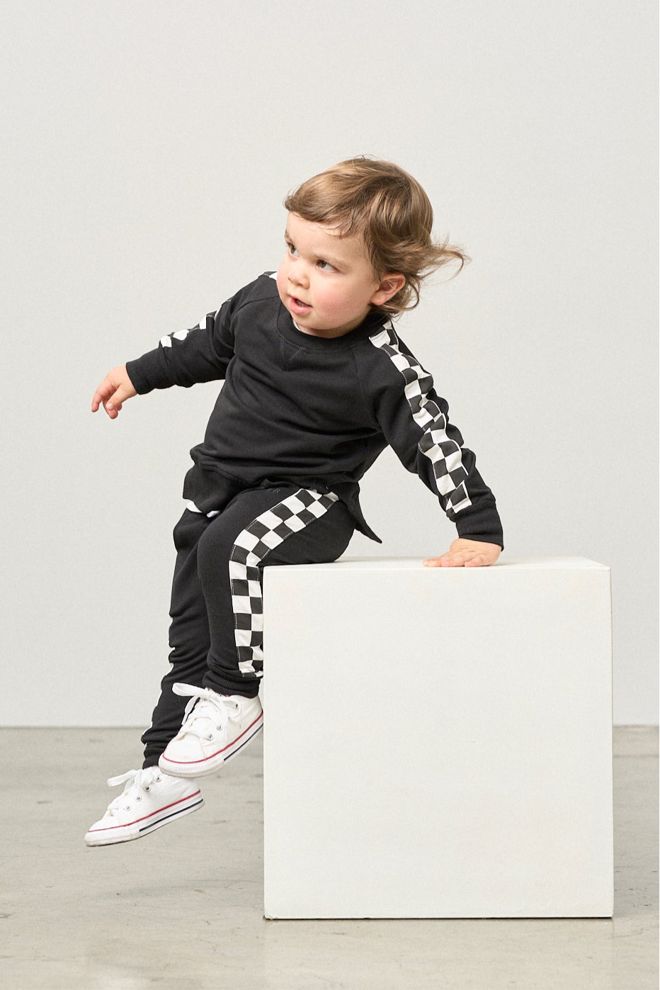 Side Checkered Pullover - Black