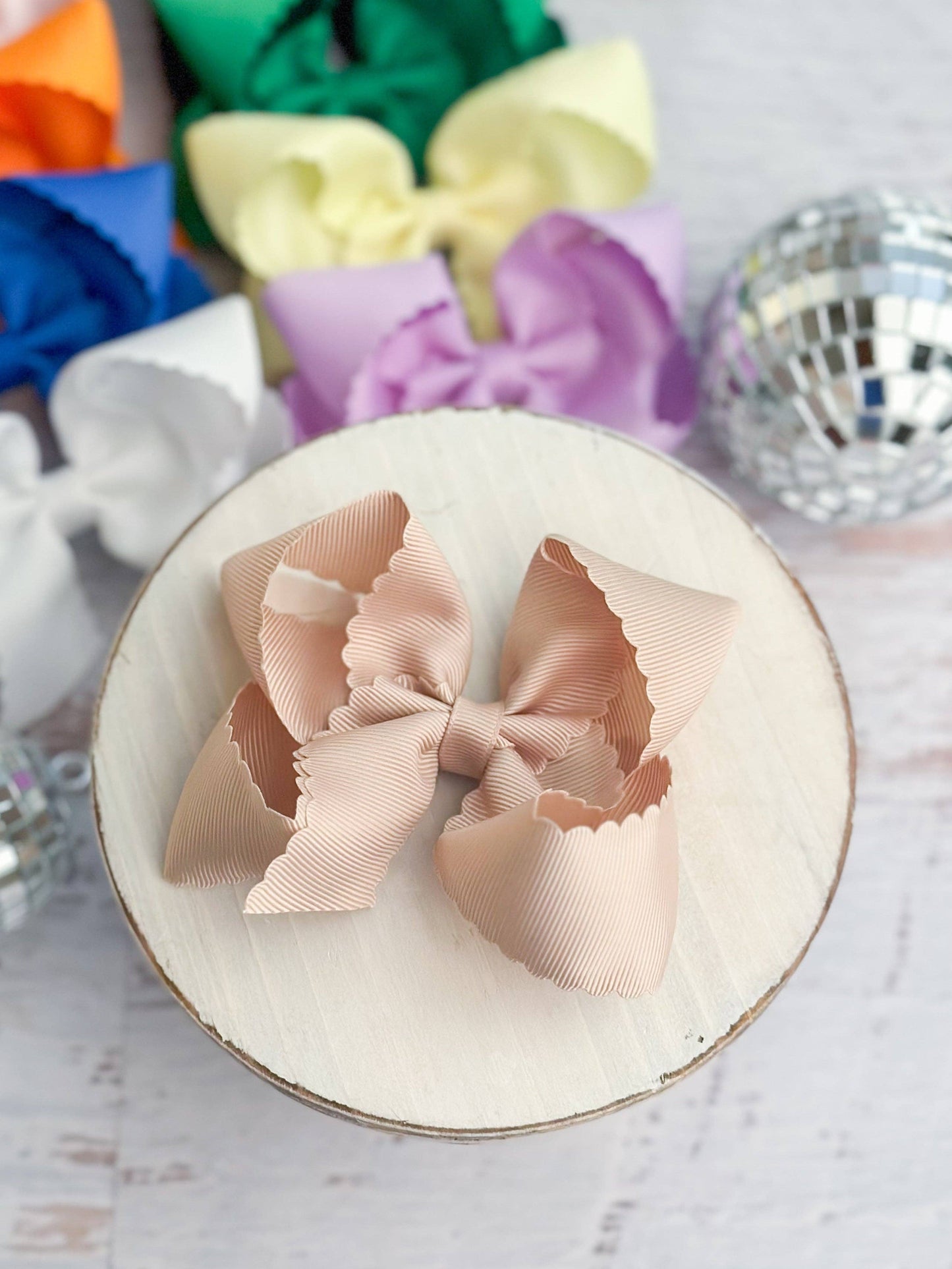 Classic Scalloped Bows - Alligator Clip - 4.5": Gold