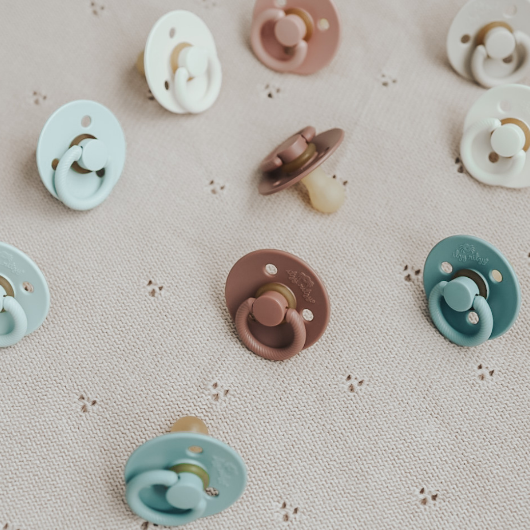 *NEW STYLES* Itzy Soother™ Natural Rubber Paci Sets: Glow 0-6 M