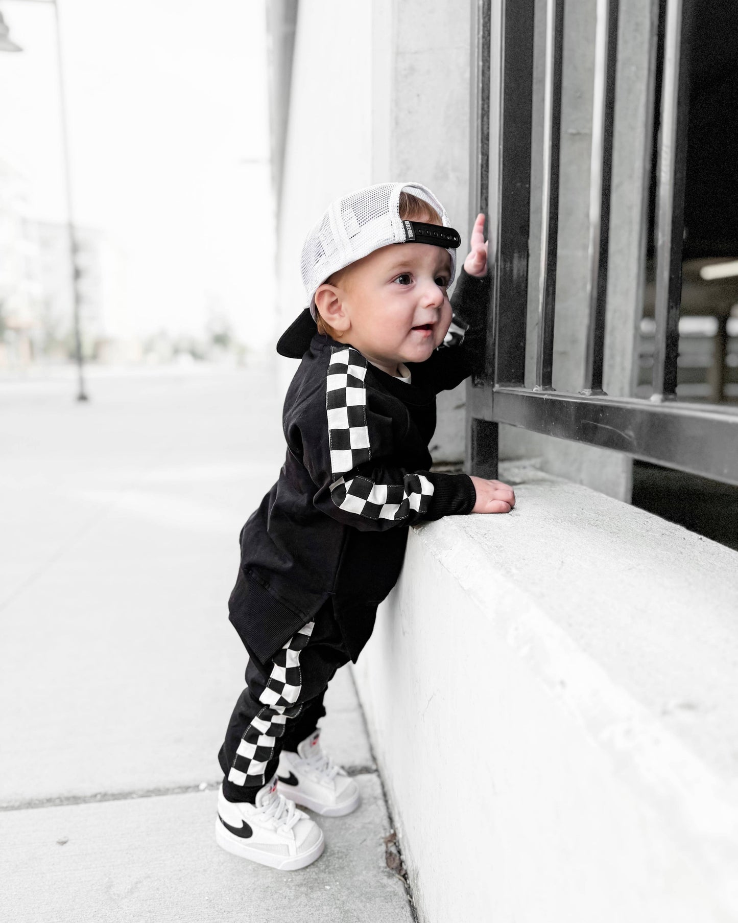 Side Checkered Pullover - Black