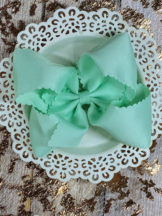 Oversize Scalloped Bows - Alligator Clip - 5.5": Mint